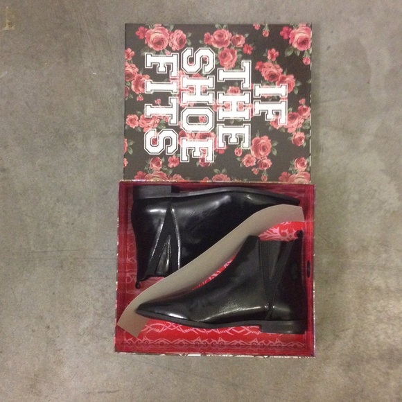 *SOLD* Jeffrey Campbell black leather boots - Picture 3 of 4