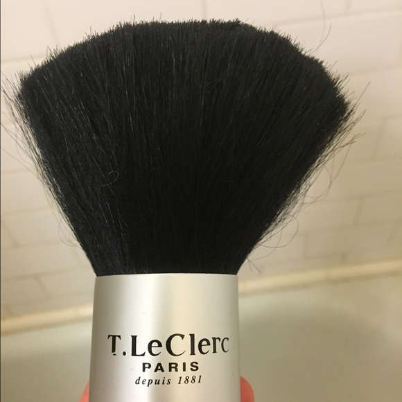 T. Leclerc makeup brush