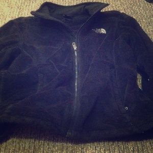 Fuzzy north face fleece - black