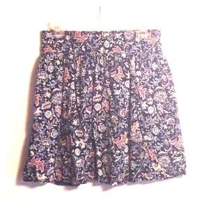 Flowy skirt with pockets!