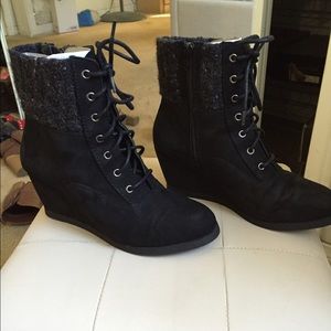 Sweater-Knit Black Ankle Booties 👢