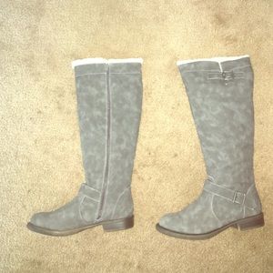 Brand new winter grey suede boots for SALE!