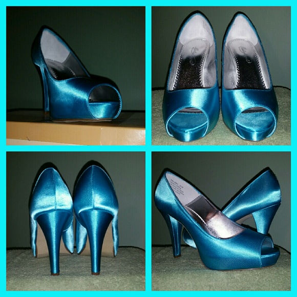 NWT Michaelangelo Platform Peep Toe