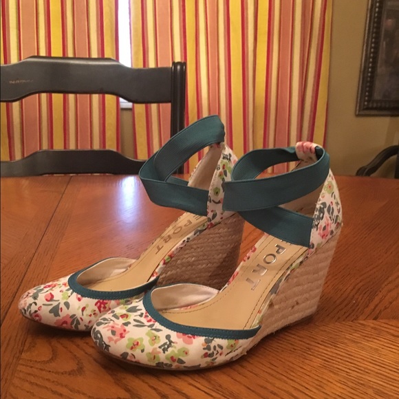 Report wedges size 5.5 like new