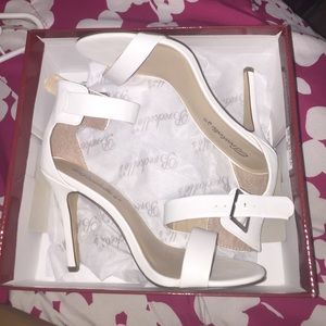🎀 White open toe heels 🎀
