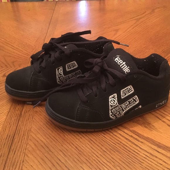Etnies size 3 great condition