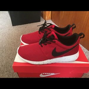 Brand new Roshe runs