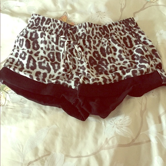 BNWOT Guess drawstring shorts