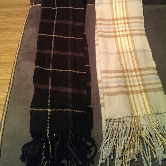Two plaid scarfs - Picture 1 of 1