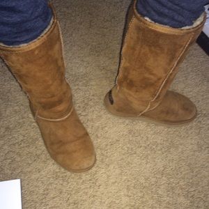 CLASSIC TALL CHESTNUT UGGS--OPEN TO OFFERS!!