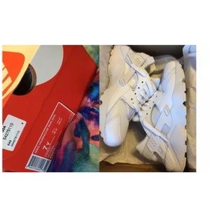 🚫SOLD🚫 Nike Huarache Size 7.Y (New with box)