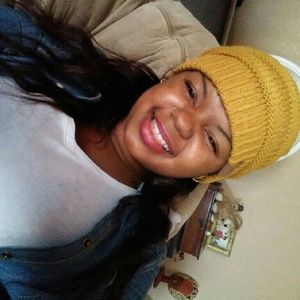 Meet your Posher, Mia