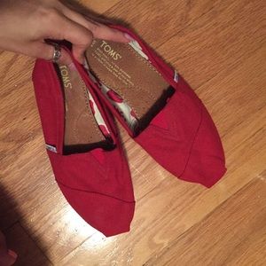Red authentic TOMS