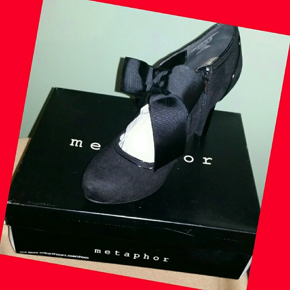 NWT Black Bow Heels