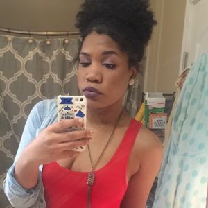 Meet your Posher, Nikki