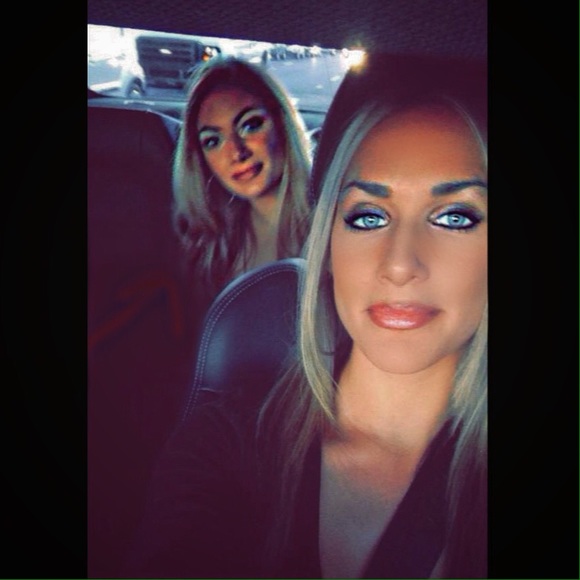 Meet your Posher, Cassandra - Picture 1 of 1