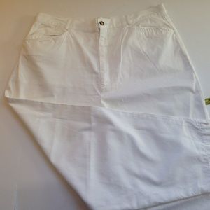 TALBOTS WHITE CAPRI PANTS PETITE
