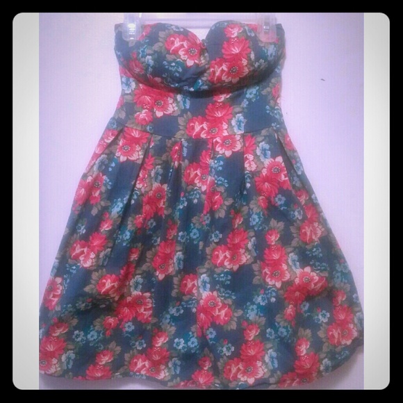 SOLD Pretty linen floral dress