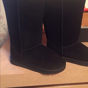 Classic tall black UGG's