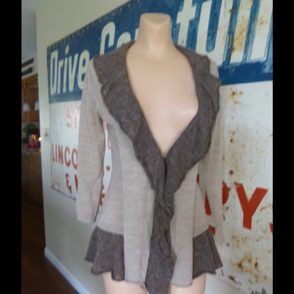 Anthropologie Sweaters - Anthropologie Canary Sweater.  Size Small