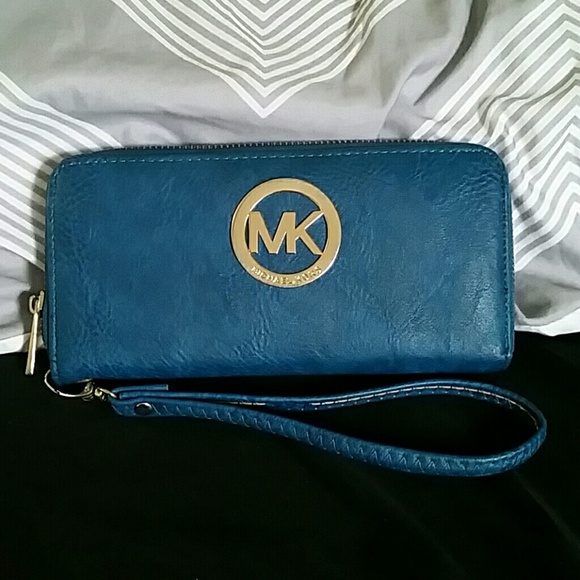 Michael Kors Handbags - Wallet/clutch
