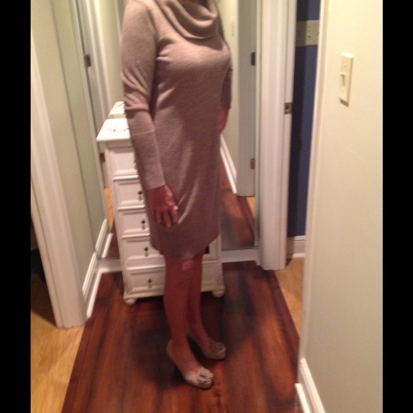 💞Cynthia Rowley Adorable Sweater Dress💞 - Picture 2 of 4