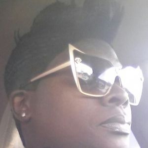 Meet your Posher, Sharone