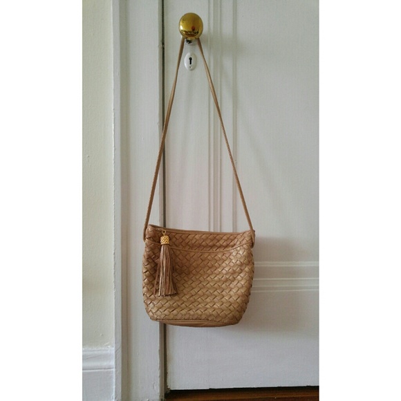 [SOLD]Vintage Gold Weave Crossbody Bag with Tassel