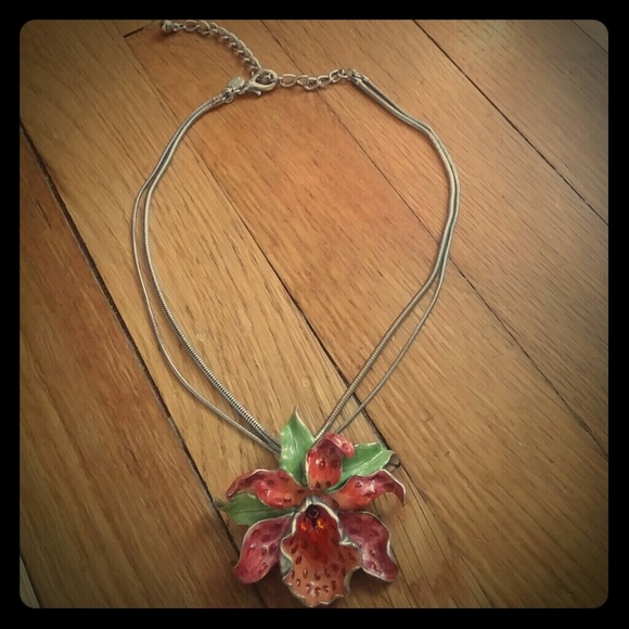❌SOLD❌ Beautiful Statement Flower Necklace - Picture 1 of 3