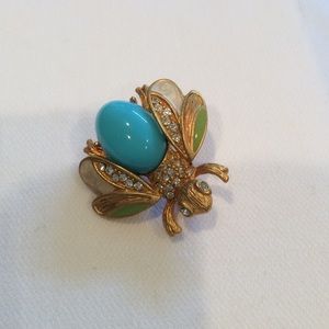 Bee pin