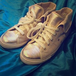 ALDO metallic tongue sneaker