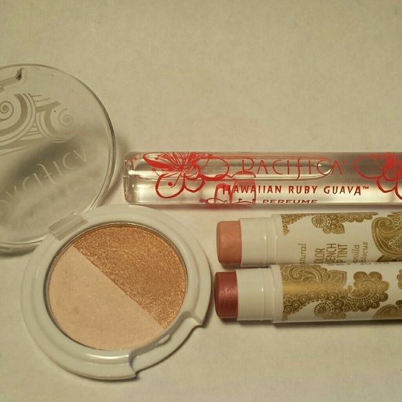 Pacifica make up bundle