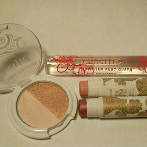 Pacifica make up bundle
