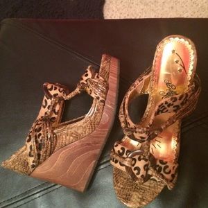 Naughty Monkey heels size 8 wood grain heel