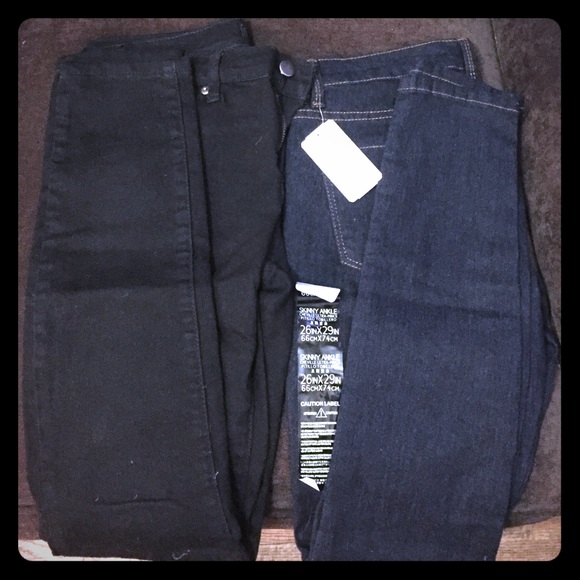 2 pairs of New forever 21 jeans.