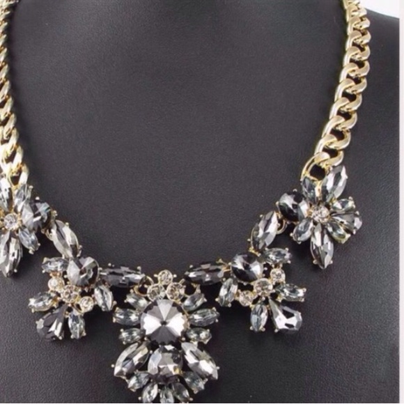 Jewelry - 💎vintage statement necklace