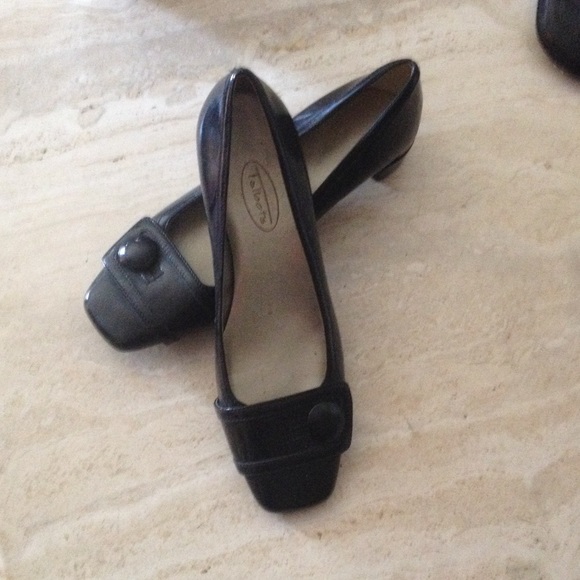 Talbots black leather flats