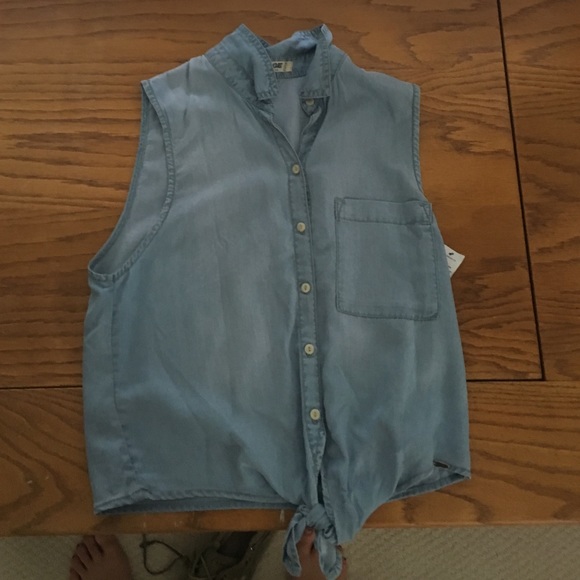 Sleeveless semi-denim shirt