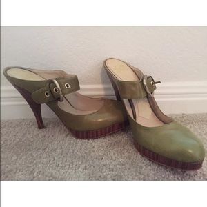 Joan & David Slip On Green Heels Size 9M