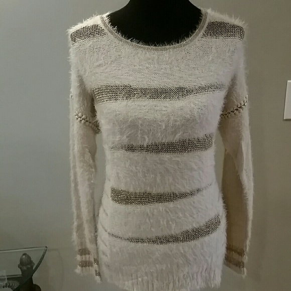 Cream & Gold sweater with chains - Picture 1 of 3