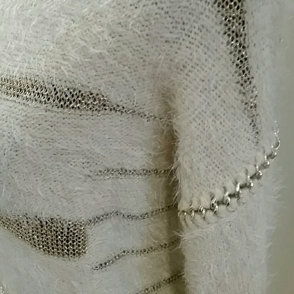 Cream & Gold sweater with chains - Picture 2 of 3