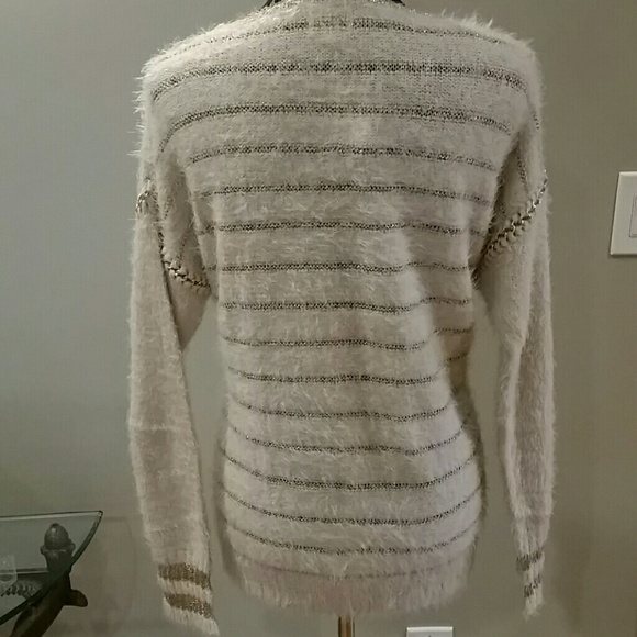 Cream & Gold sweater with chains - Picture 3 of 3