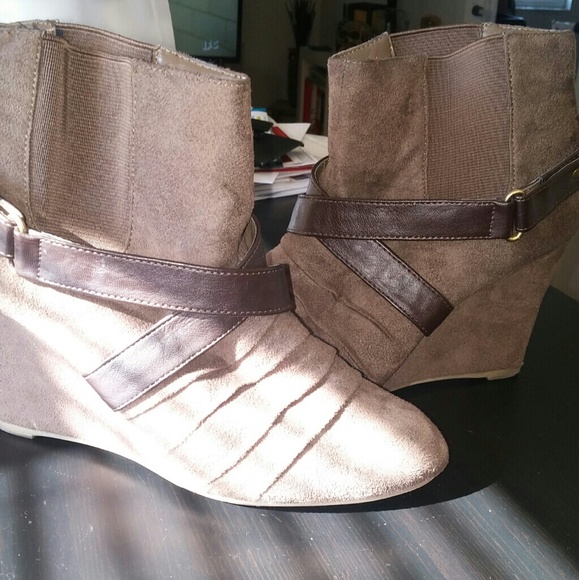 FOREVER 21 WEDGE BOOTIES