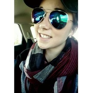 Meet your Posher, Alicia