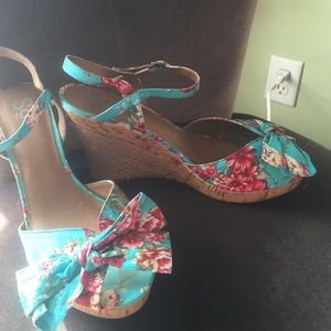 Floral wedges