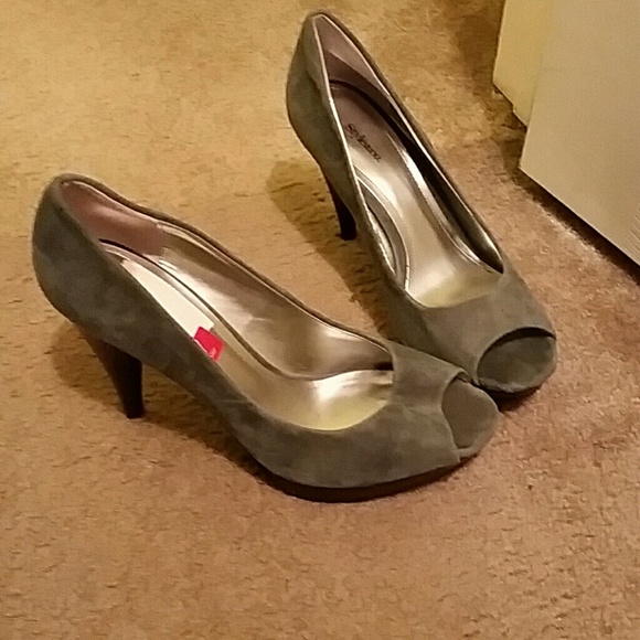 Never worn! velvety peep toes with brown heel.