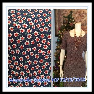💰⤵️ Navy floral 100% silk Adrianna Papell dress