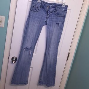 Women's distressed jeans