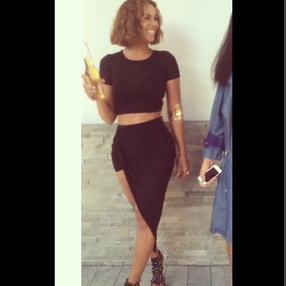 Ribbed and draped asymmetrical  skirt - Picture 1 of 4