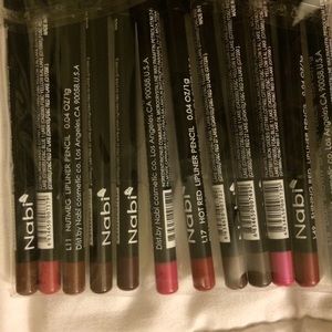 12 Lip Liners